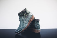 Load image into Gallery viewer, Orthopaedic Shoes